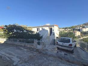 Thumbnail von Freistehendes Haus mit Meerblick, zwei Wohneinheiten und Garten