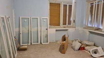 Thumbnail von Große Etagenwohnung direkt am Wasser, zwei Balkone, renovierungsbedürftig