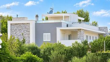 Thumbnail von Modernes Apartment mit großer Dachterrasse und Blick auf den Hafen