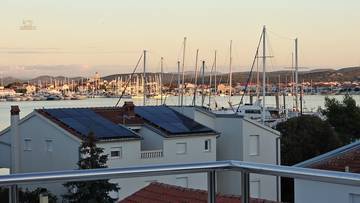 Thumbnail von Modernes Apartment mit großer Dachterrasse und Blick auf den Hafen
