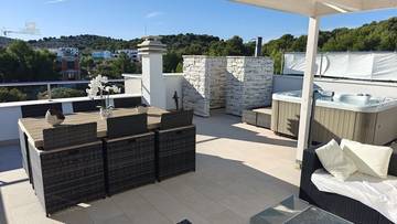Thumbnail von Modernes Apartment mit großer Dachterrasse und Blick auf den Hafen