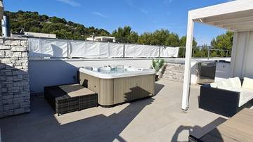 Thumbnail von Modernes Apartment mit großer Dachterrasse und Blick auf den Hafen