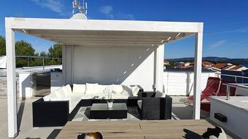 Thumbnail von Modernes Apartment mit großer Dachterrasse und Blick auf den Hafen