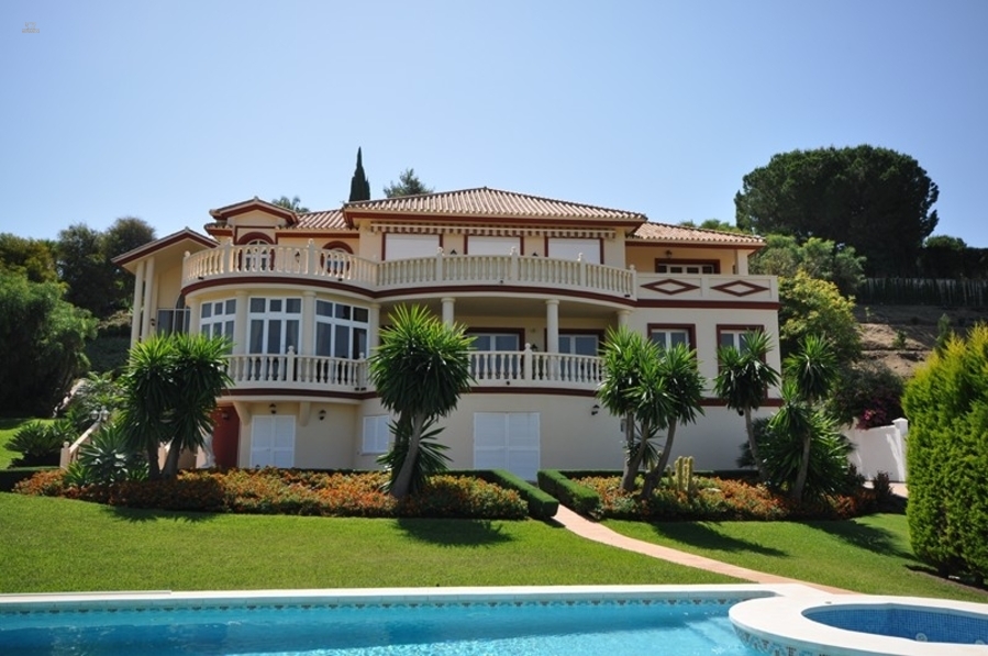 Luxus-Villa in El Paraiso JRP252S