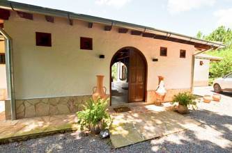 Thumbnail von 20.000 m² hochwertiges Anwesen (Haupthaus, Gästehaus, Pool) bei San Bernardino, Paraguay