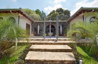 Thumbnail von 20.000 m² hochwertiges Anwesen (Haupthaus, Gästehaus, Pool) bei San Bernardino, Paraguay