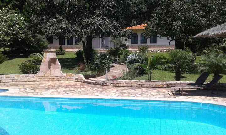 20.000 m² hochwertiges Anwesen (Haupthaus, Gästehaus, Pool) bei San Bernardino, Paraguay