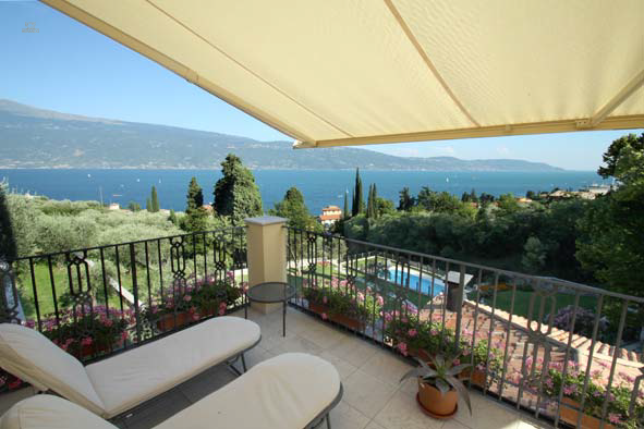 Propiedad de lujo en Gargnano con vistas al lago y piscina