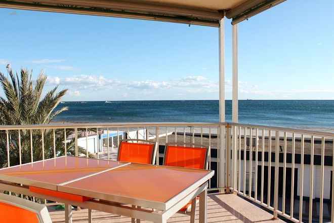 ***Große Wohnung am Strand in erster Linie, 4 Schlafzimmer, 2 Bäder***