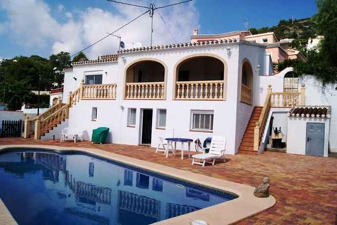 *** Villa mit Gästeappartement, Pool und Garage***