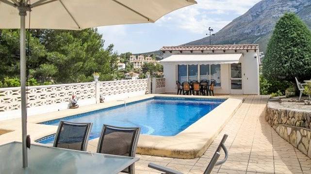 ***Großzügige Villa mit Ausblick aufs Meer und das Gebirge***