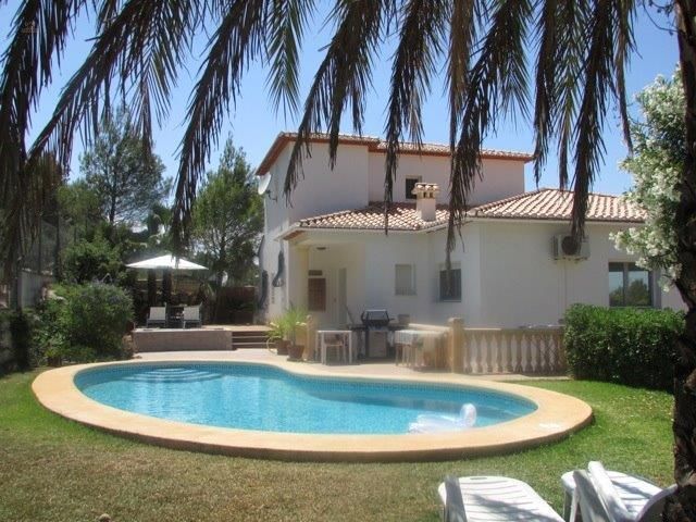 ***Sehr gepflegte 4 SZ Villa in ruhiger uneinsehbarer Lage mit Privatpool und mit wunderschönem Meerblick***