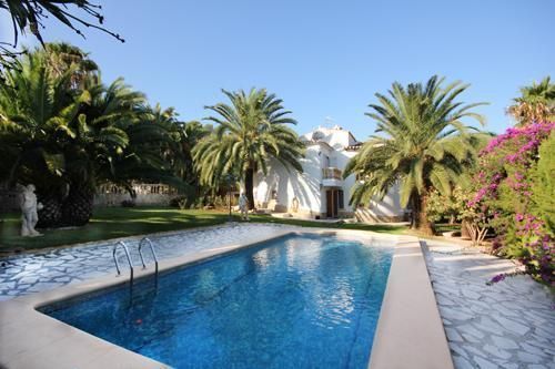 ***Villa mit Gästewohnung und Garage auf uneinsehbarem Grundstück***