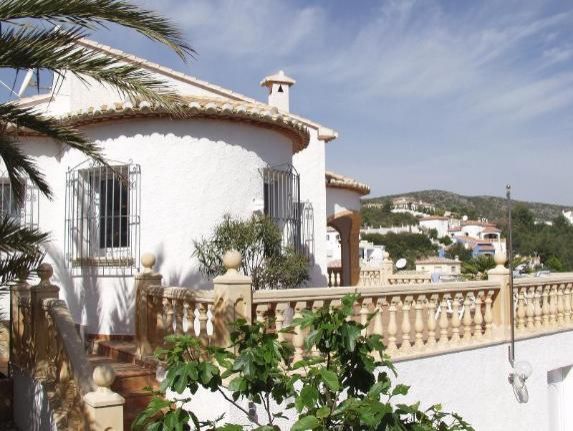 ***Villa mit Gemeinschaftspool und Meersicht nahe Denia***