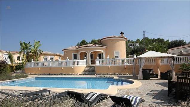 ***Sehr gut ausgestattete Villa mit Pool, Whirlpool, Sauna und Garage***