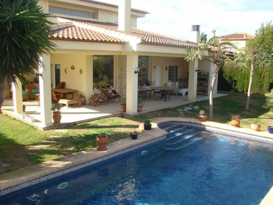 ***Wunderschöne und komfortable Villa mit Pool***