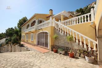 Thumbnail von ***Villa mit beheizbarem Pool und herrlichem Meerblick, 2 unabhängige Wohnungen, Zentralheizung , Kamin, Alarmanlage, Carport, Terrasse etc.***