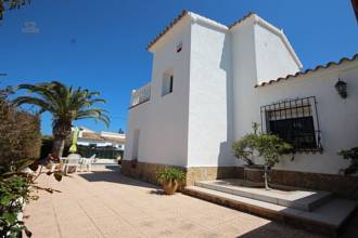 Thumbnail von ***Villa mit zwei Stufen zum Meer, perfekt gepflegt mit privatem Pool***