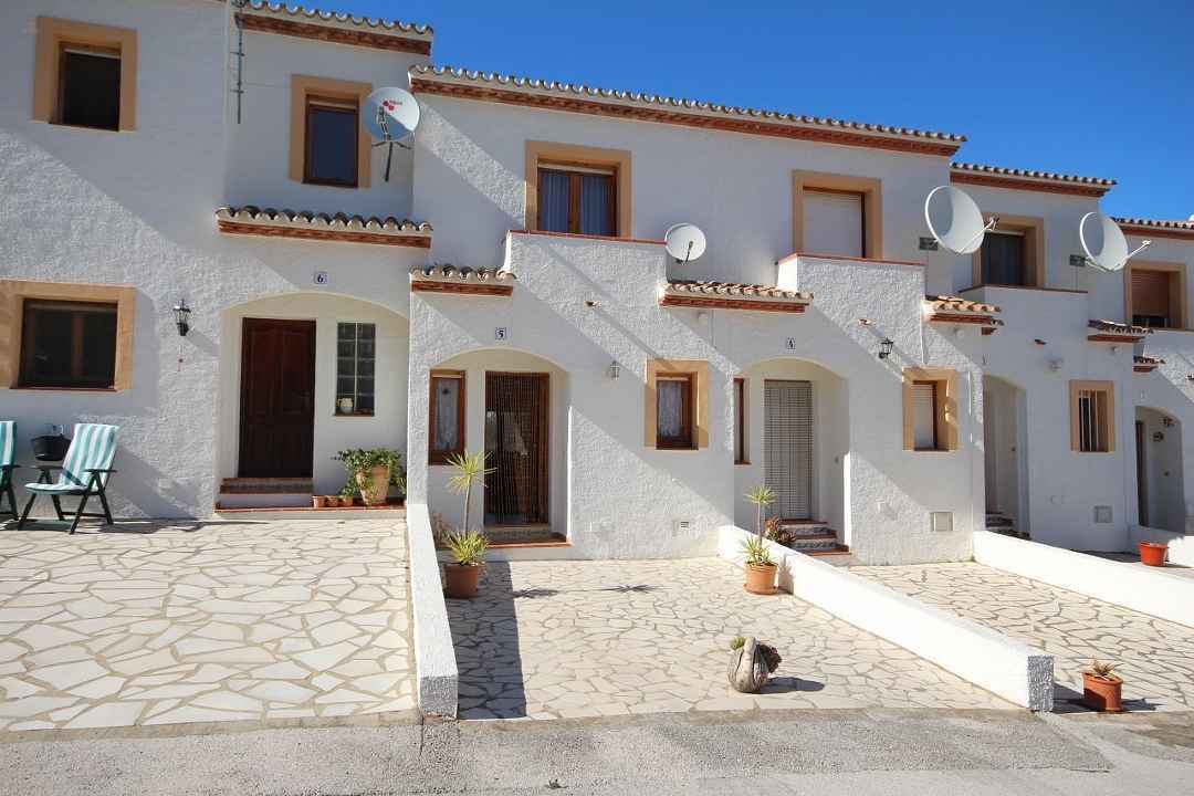 ***Schönes gepflegtes Reihenmittelhaus mit Gemeinschaftspool und Tennisanlage***