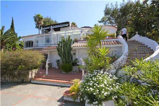 ***Stadtnahe Villa mit Pool, Sauna, Jacuzzi und vielen Extras***