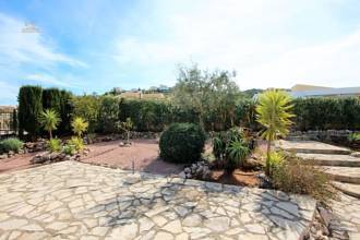 Thumbnail von ***Villa in ruhiger und sonniger Lage auf großem Eckgrundstück mit beheizbarem Pool***