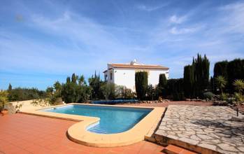 Thumbnail von ***Villa in ruhiger und sonniger Lage auf großem Eckgrundstück mit beheizbarem Pool***