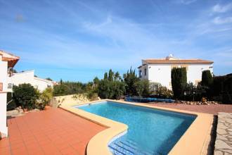 Thumbnail von ***Villa in ruhiger und sonniger Lage auf großem Eckgrundstück mit beheizbarem Pool***