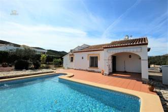 Thumbnail von ***Villa in ruhiger und sonniger Lage auf großem Eckgrundstück mit beheizbarem Pool***