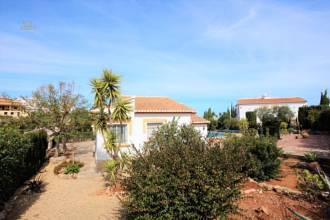 Thumbnail von ***Villa in ruhiger und sonniger Lage auf großem Eckgrundstück mit beheizbarem Pool***