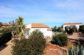 Thumbnail von ***Villa in ruhiger und sonniger Lage auf großem Eckgrundstück mit beheizbarem Pool***