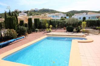 Thumbnail von ***Villa in ruhiger und sonniger Lage auf großem Eckgrundstück mit beheizbarem Pool***