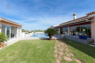 Thumbnail von ***Hochwertige Villa mit Pool, großzügigen Räumen und alles auf einer Ebene***