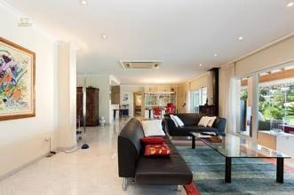 Thumbnail von ***Hochwertige Villa mit Pool, großzügigen Räumen und alles auf einer Ebene***