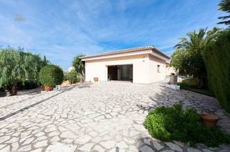 Thumbnail von ***Hochwertige Villa mit Pool, großzügigen Räumen und alles auf einer Ebene***