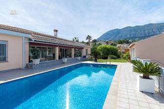 Thumbnail von ***Hochwertige Villa mit Pool, großzügigen Räumen und alles auf einer Ebene***