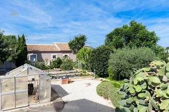 Thumbnail von ***Hochwertige Villa mit Pool, großzügigen Räumen und alles auf einer Ebene***