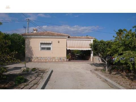 ***Bei Alicante - Villa mit einem Grundstück von 1.300 m² im Raum Busot***