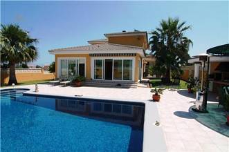 Thumbnail von ***Luxuriöse Villa mit Privatpool und Garage in bevorzugter Wohnlage***