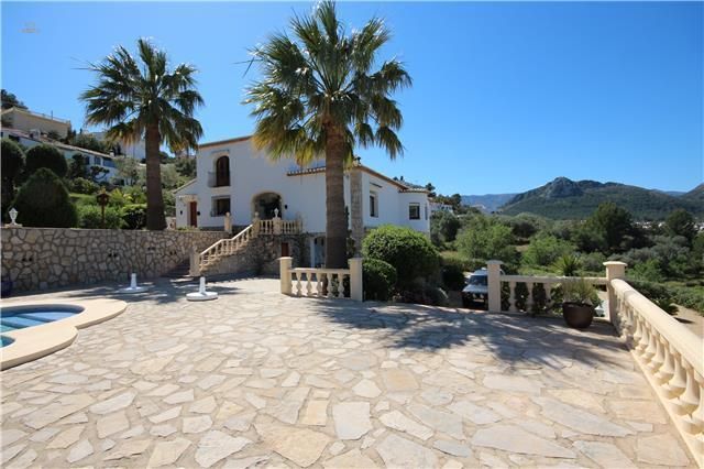 ***Schöne Finca in traumhafter Lage mit beheizbarem Pool und Garage***