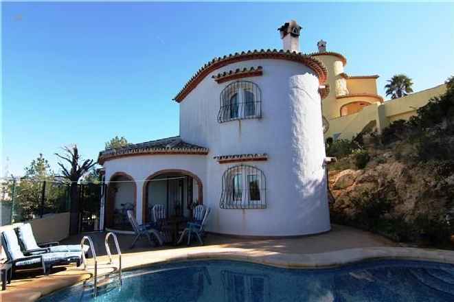 ***Gepflegte Villa mit Klima, Kamin, Stellplatz, Pool und schönem Meerblick***