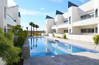 ***Moderne 3-Zimmer-Penthouse-Wohnungen mit Gemeinschaftspool nur 300 m vom Meer***