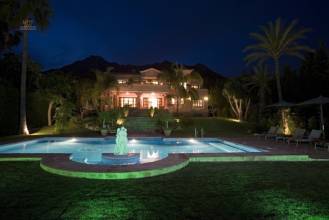 Thumbnail von Luxus-Villa in Sierra Blanca R2804303