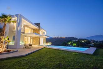 Thumbnail von Luxus-Villa in Atalaya R2805584