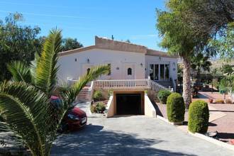 Thumbnail von ***Sehr schöne Villa mit Pool, Gästeappartement und Panoramablick***