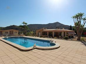 ***Sehr gepflegte Villa mit separatem Gästehaus bei Aguas de Busot***