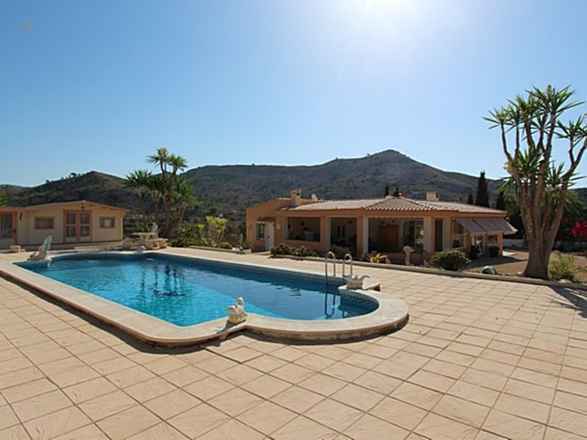 ***Sehr gepflegte Villa mit separatem Gästehaus bei Aguas de Busot***