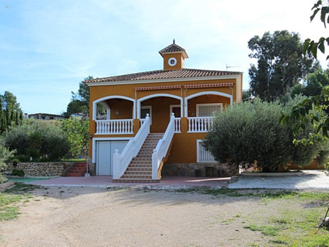 ***Villa im Raum Busot mit einem schönen Berg-Panoramablick***