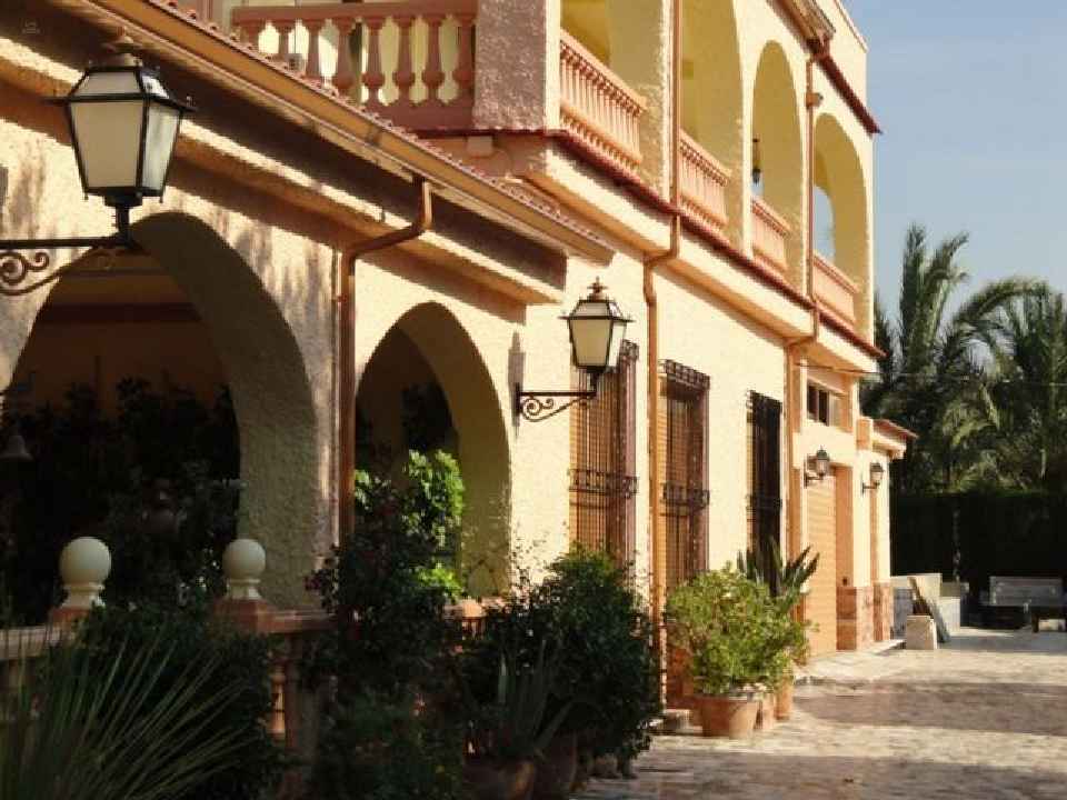 ***Wunderschönes und exklusives Wohnhaus für eine große Familie***