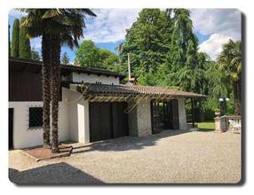 Thumbnail von repräsentative Villa mit stimmungsvollem Garten