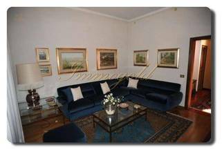 Thumbnail von repräsentative Villa mit stimmungsvollem Garten